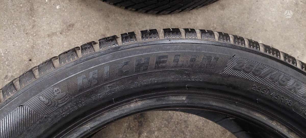 Michelin, всесезонные 255/45 R18