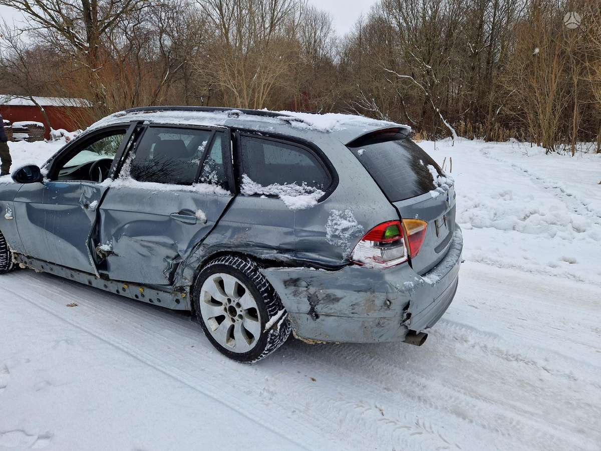 BMW 320 Dalimis