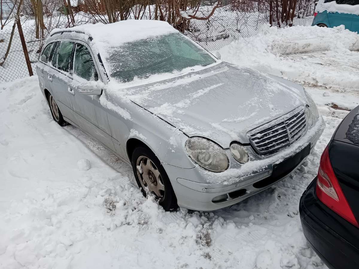Mercedes-Benz E220 rezerves daļās