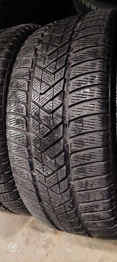 Pirelli, žieminės 255/40 R21