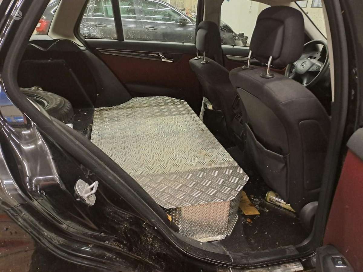 Mercedes-Benz C200