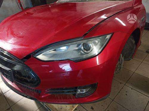 Tesla Model S по частям