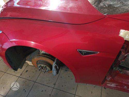 Tesla Model S rezerves daļās