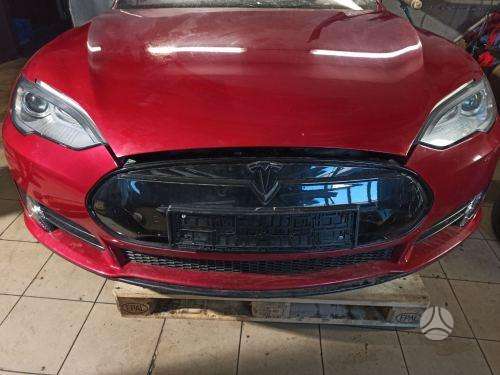 Tesla Model S по частям