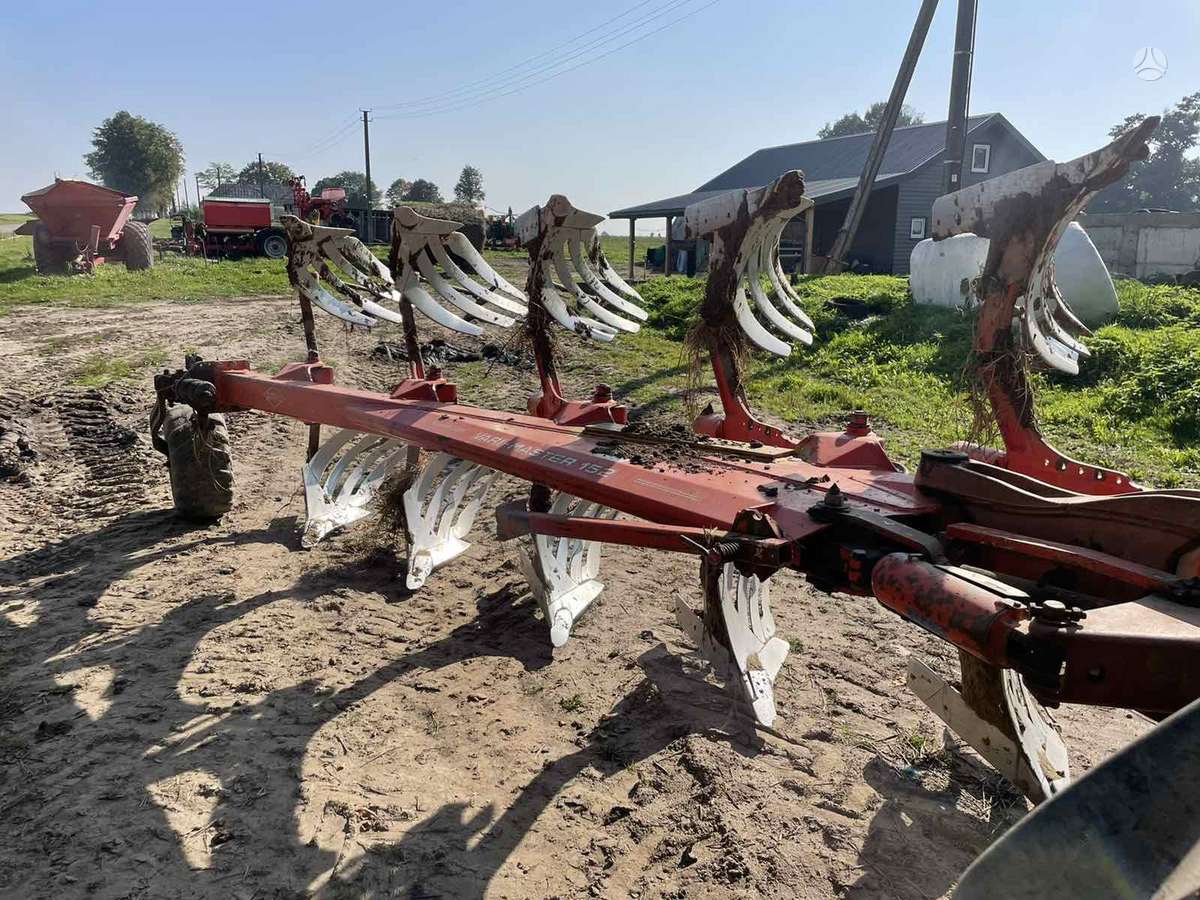 Kuhn 151..., ploughs