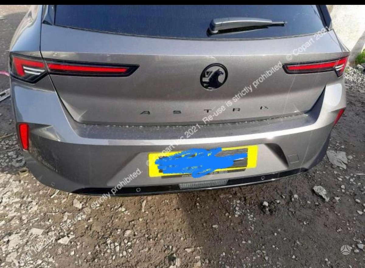 Opel Astra dalimis. Dalimis