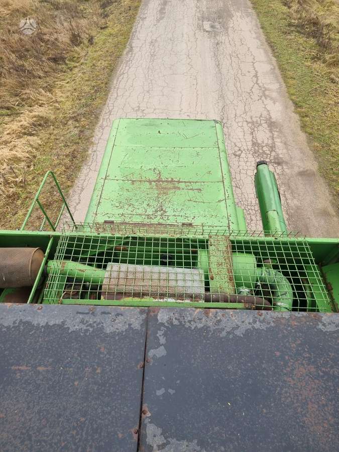 John Deere 1085, kombainai