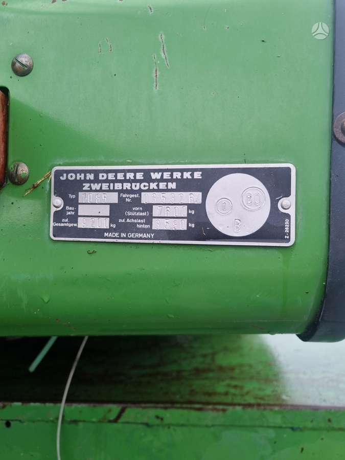John Deere 1085, kombainai