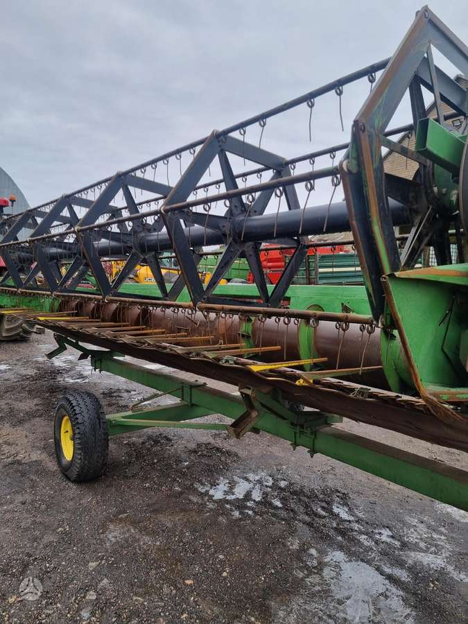 John Deere 1085, combine harvesters
