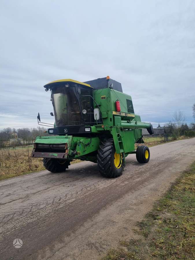 John Deere 1085, combine harvesters