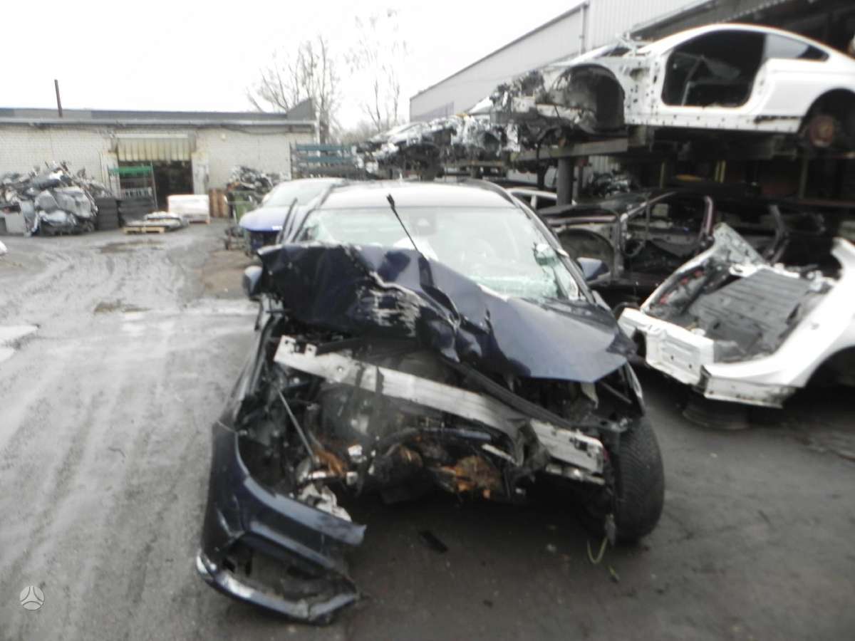 BMW 214 Active Tourer по частям