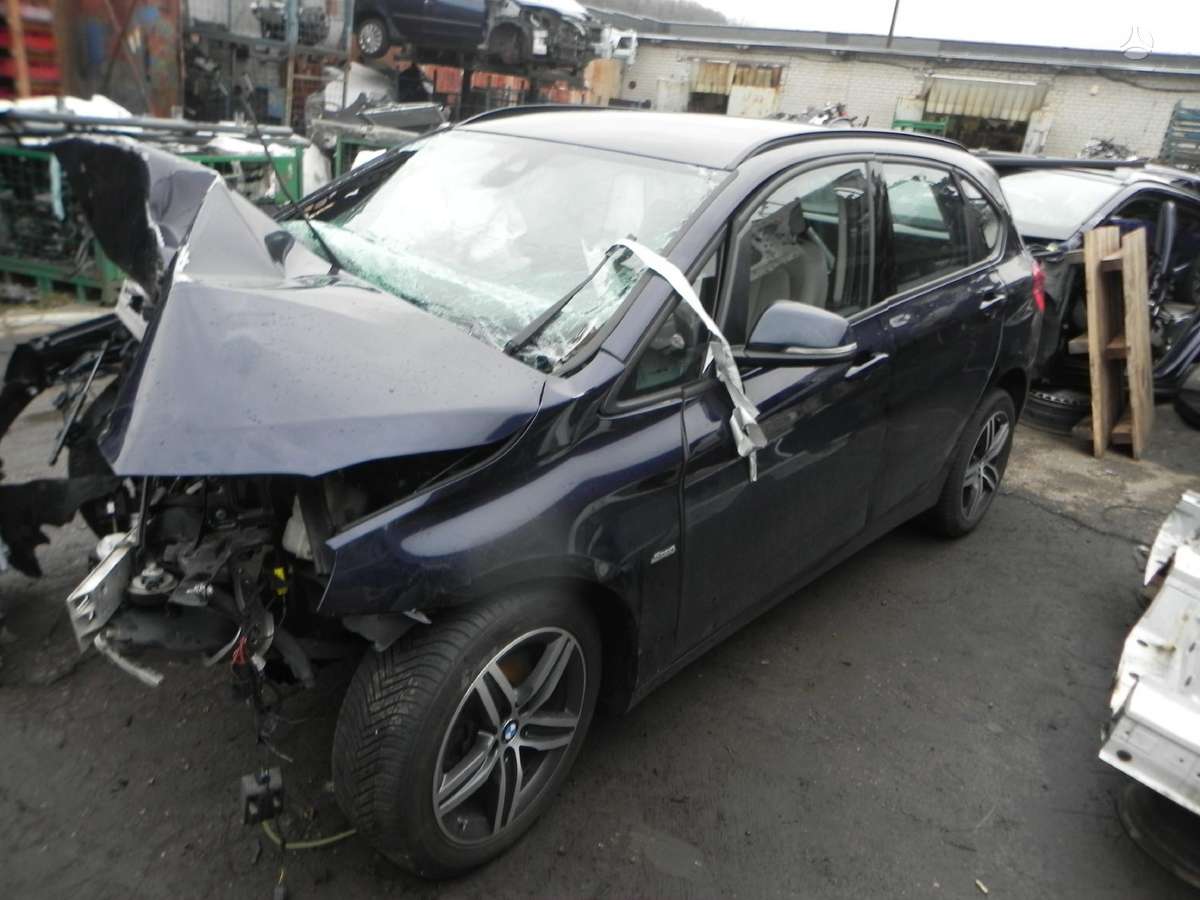 BMW 214 Active Tourer по частям