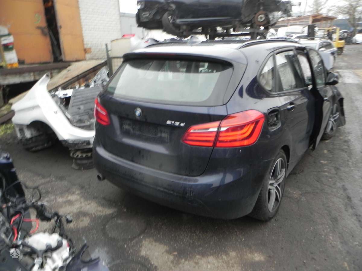 BMW 214 Active Tourer по частям