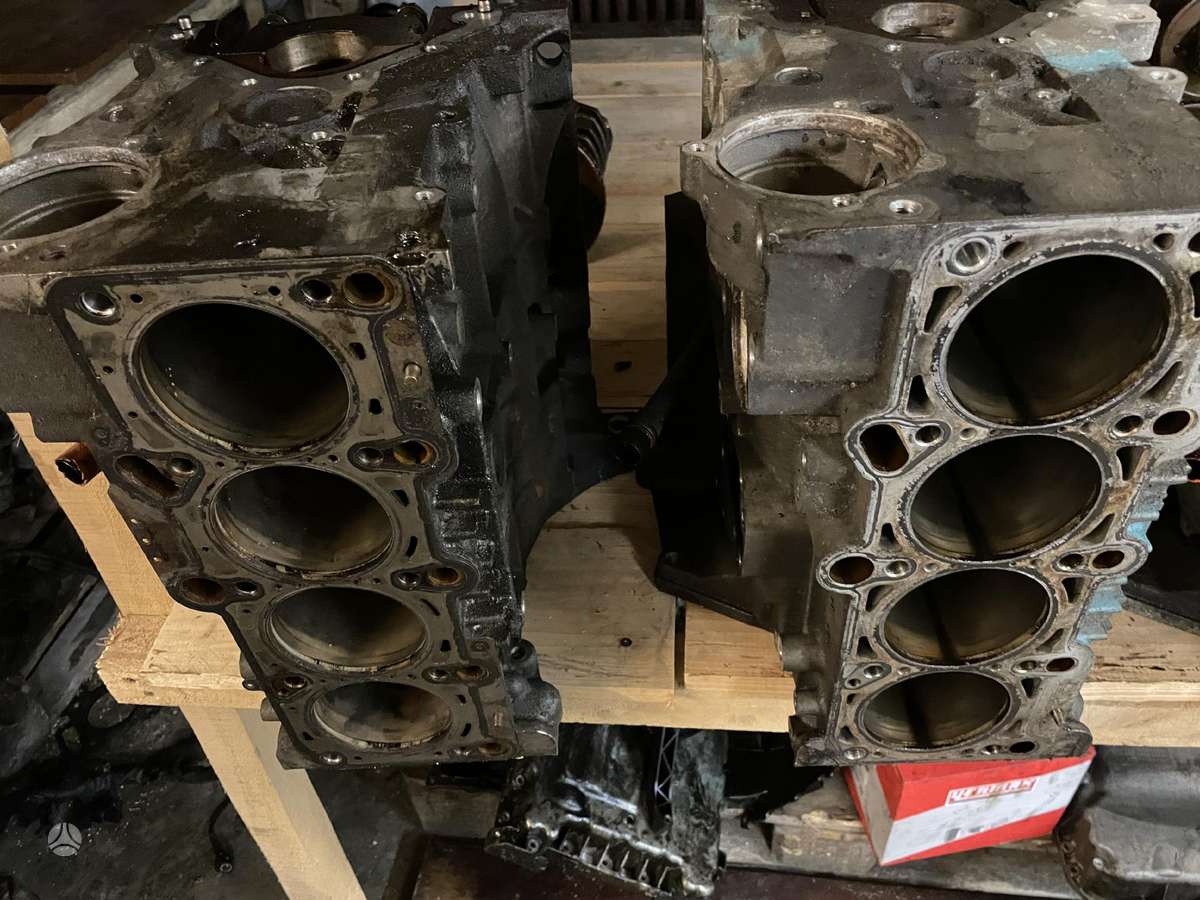 Audi A4, Alt, engine parts