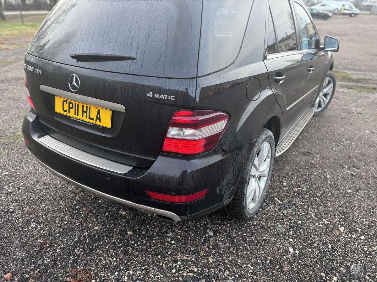 Mercedes-Benz ML350