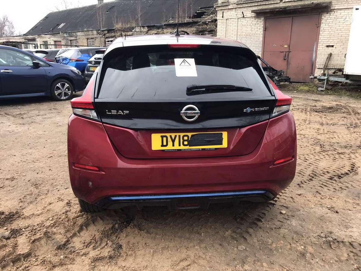 Nissan Leaf dalimis