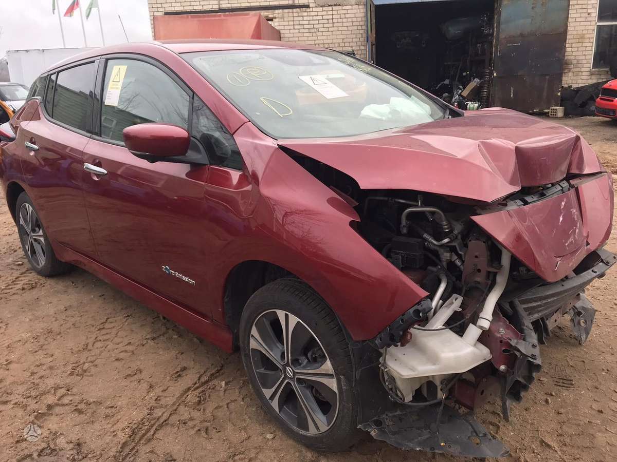 Nissan Leaf по частям