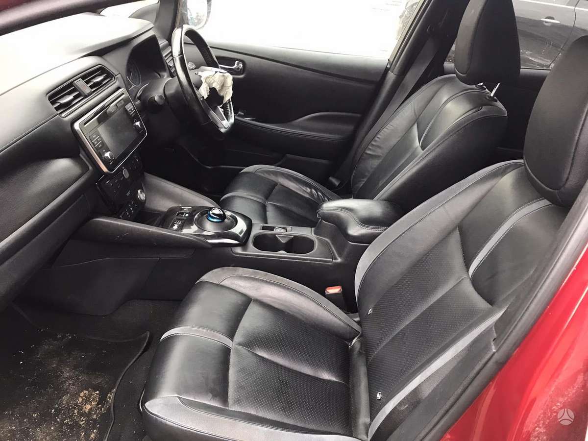Nissan Leaf по частям