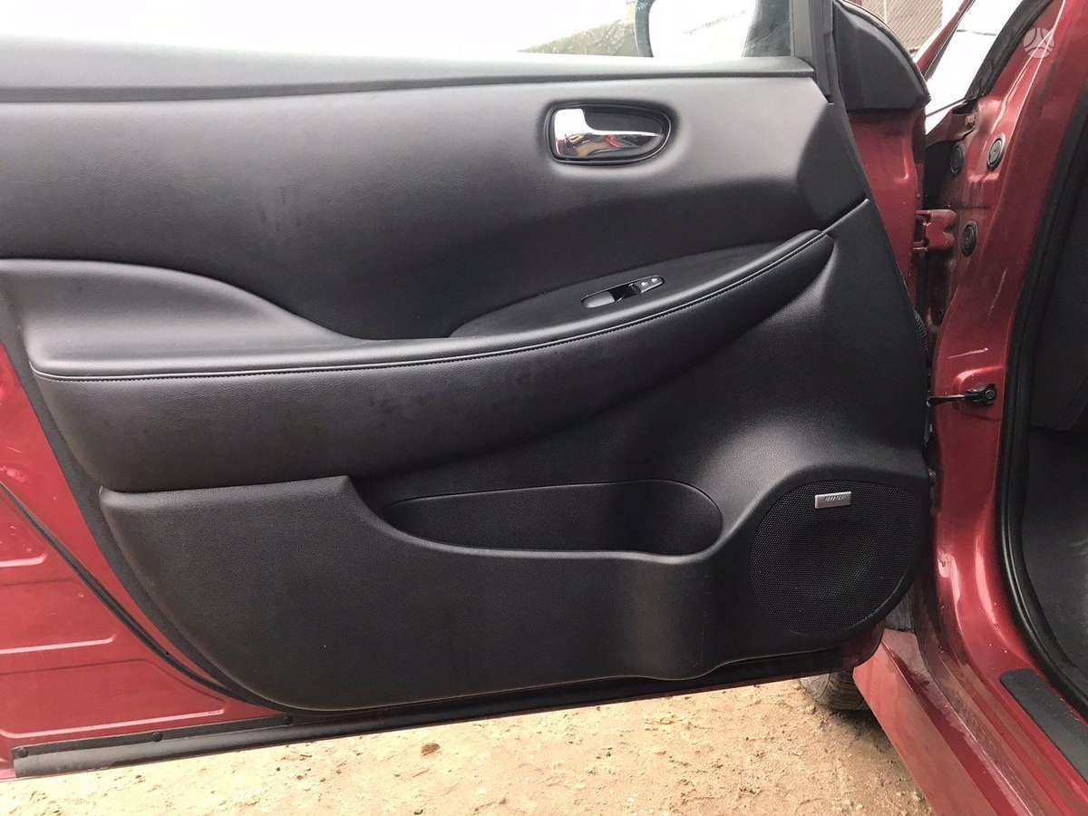 Nissan Leaf по частям