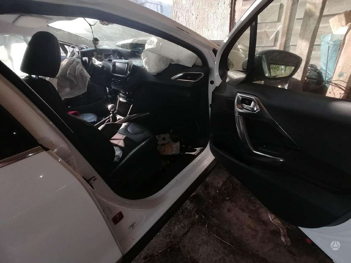 Peugeot 2008 dalimis