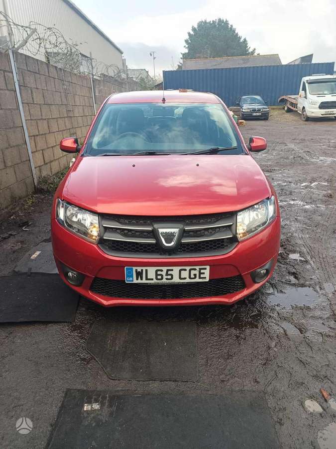 Dacia Sandero dalimis