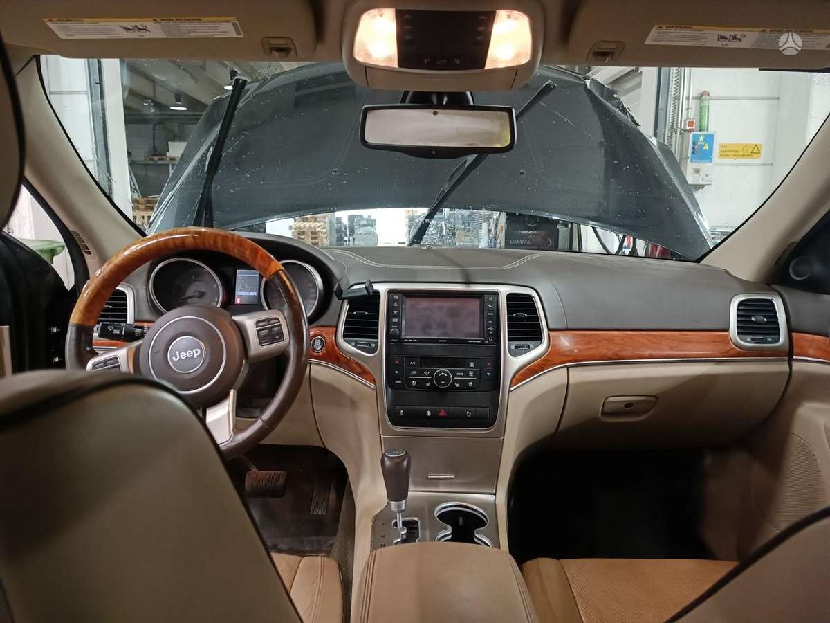 Jeep Grand Cherokee dalimis
