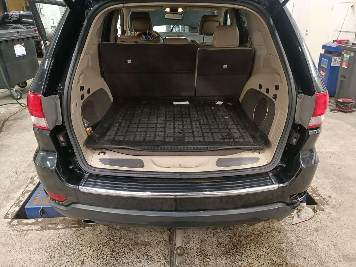 Jeep Grand Cherokee dalimis