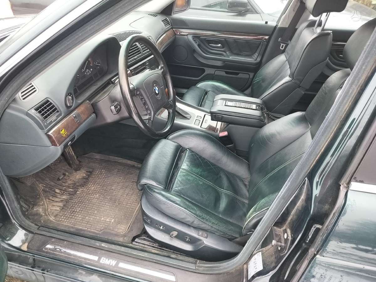 BMW 740, 4.4 l., Седан