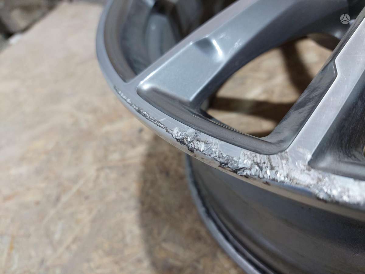 BMW 3 serija, 3642002, Cen18641