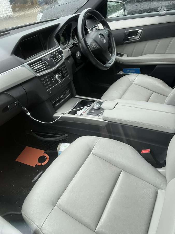 Mercedes-Benz E350 dalimis