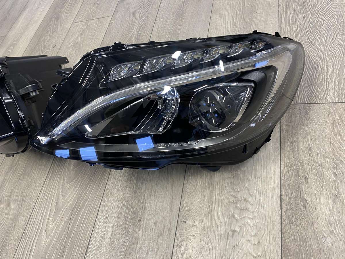 Mercedes-Benz C klasė lights