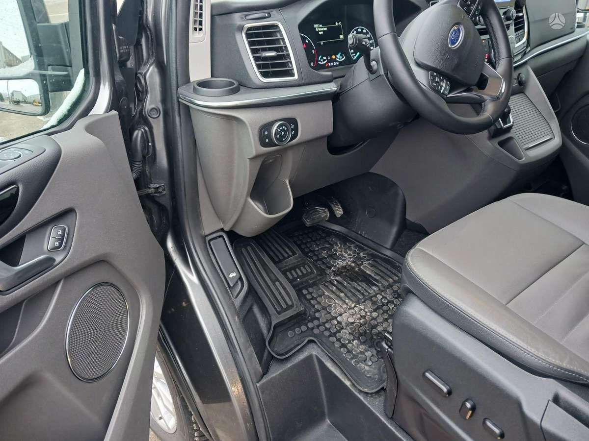 Ford Tourneo Custom, passenger minibus