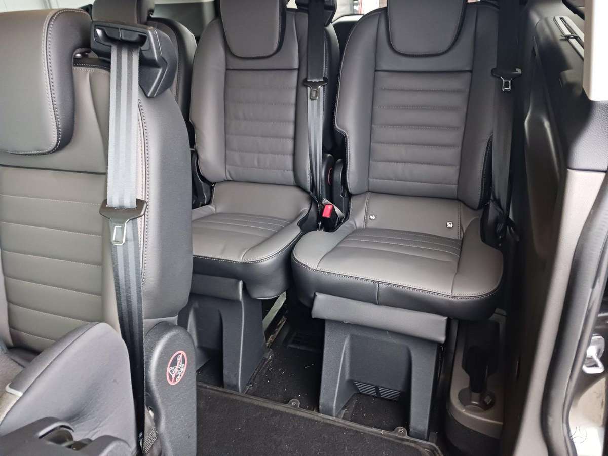 Ford Tourneo Custom, passenger minibus