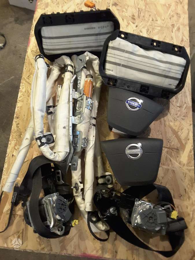Volvo S60 oro pagalvės, saugos diržai