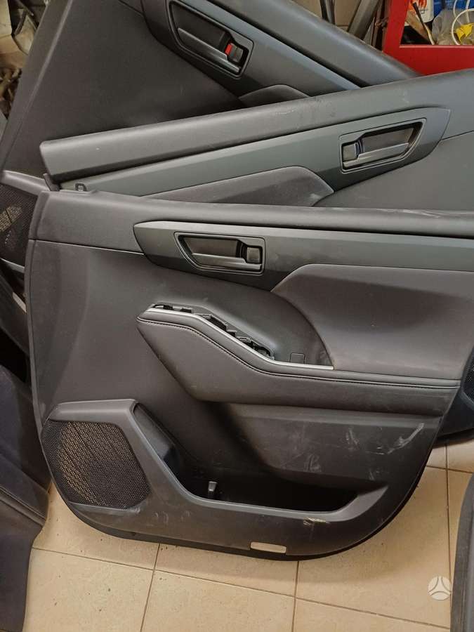Toyota Highlander kėbulo dalys