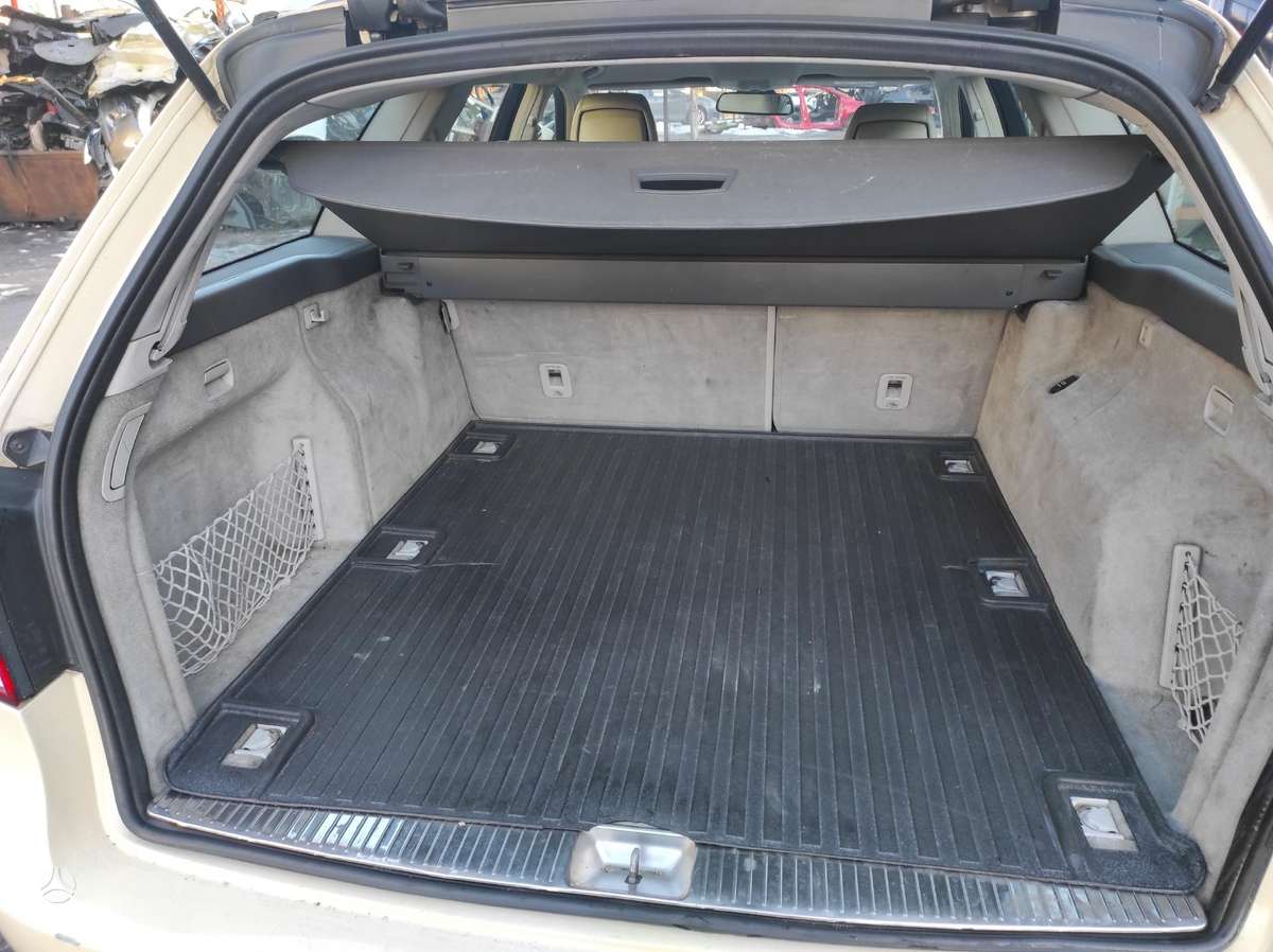 Mercedes-Benz E200