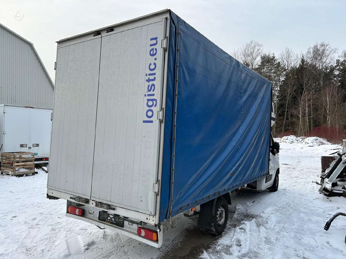 Renault Master, preču