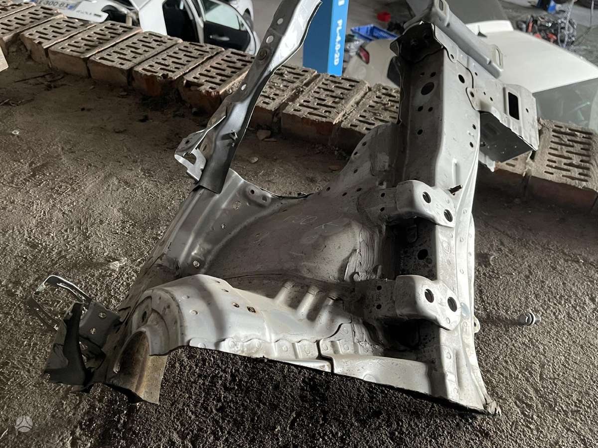 Toyota Prius по частям