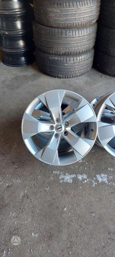 Volvo, lengvojo lydinio, R18