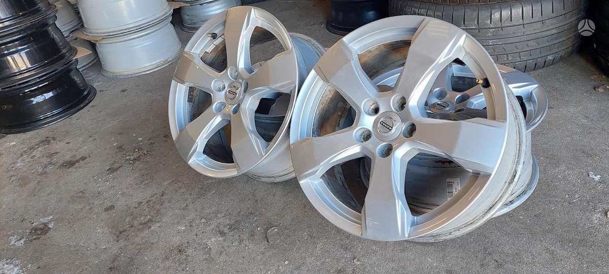 Volvo, lengvojo lydinio, R17