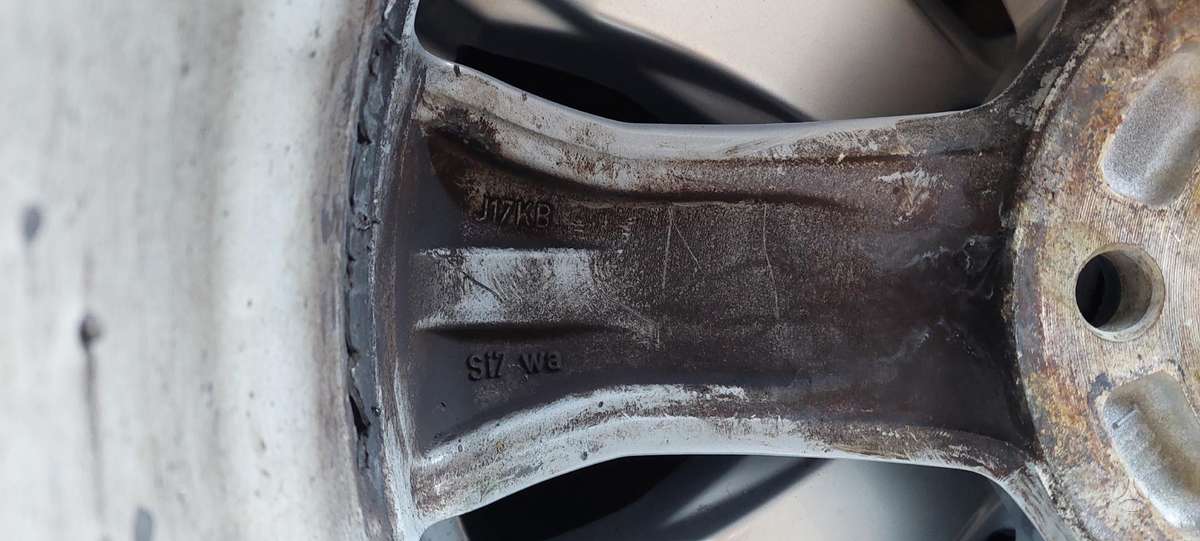 Volvo, lengvojo lydinio, R17