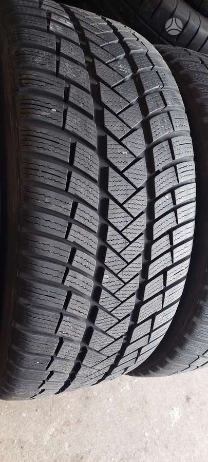 Vredestein, žieminės 245/40 R20