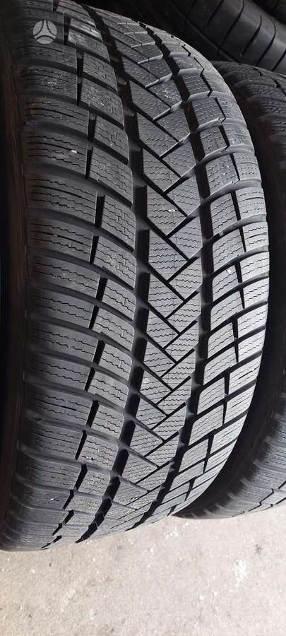 Vredestein, зимние 245/40 R20