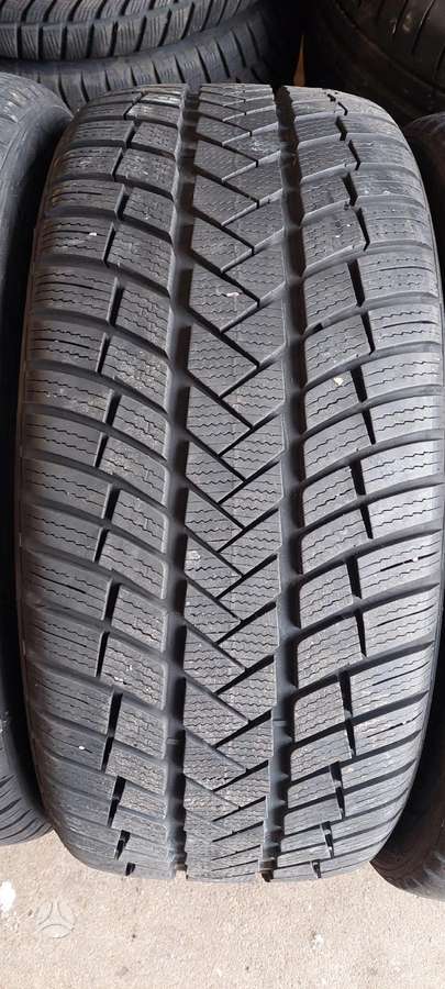 Vredestein, зимние 245/40 R20