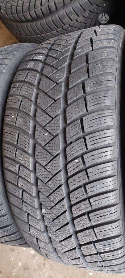 Vredestein, žieminės 245/40 R20