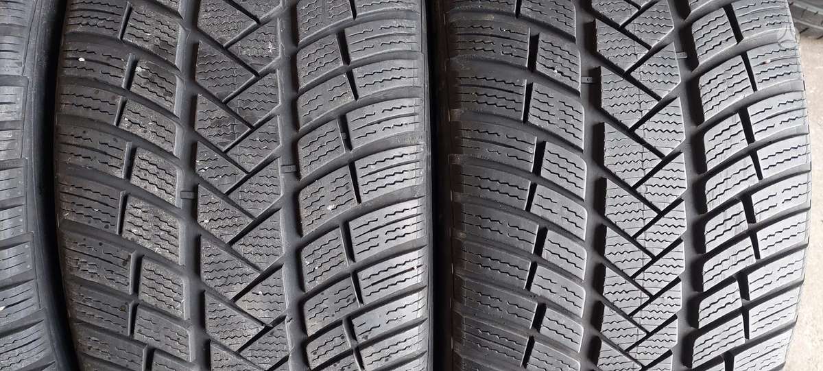 Vredestein, žieminės 245/40 R20