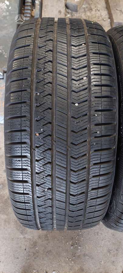 Vredestein, всесезонные 235/45 R17