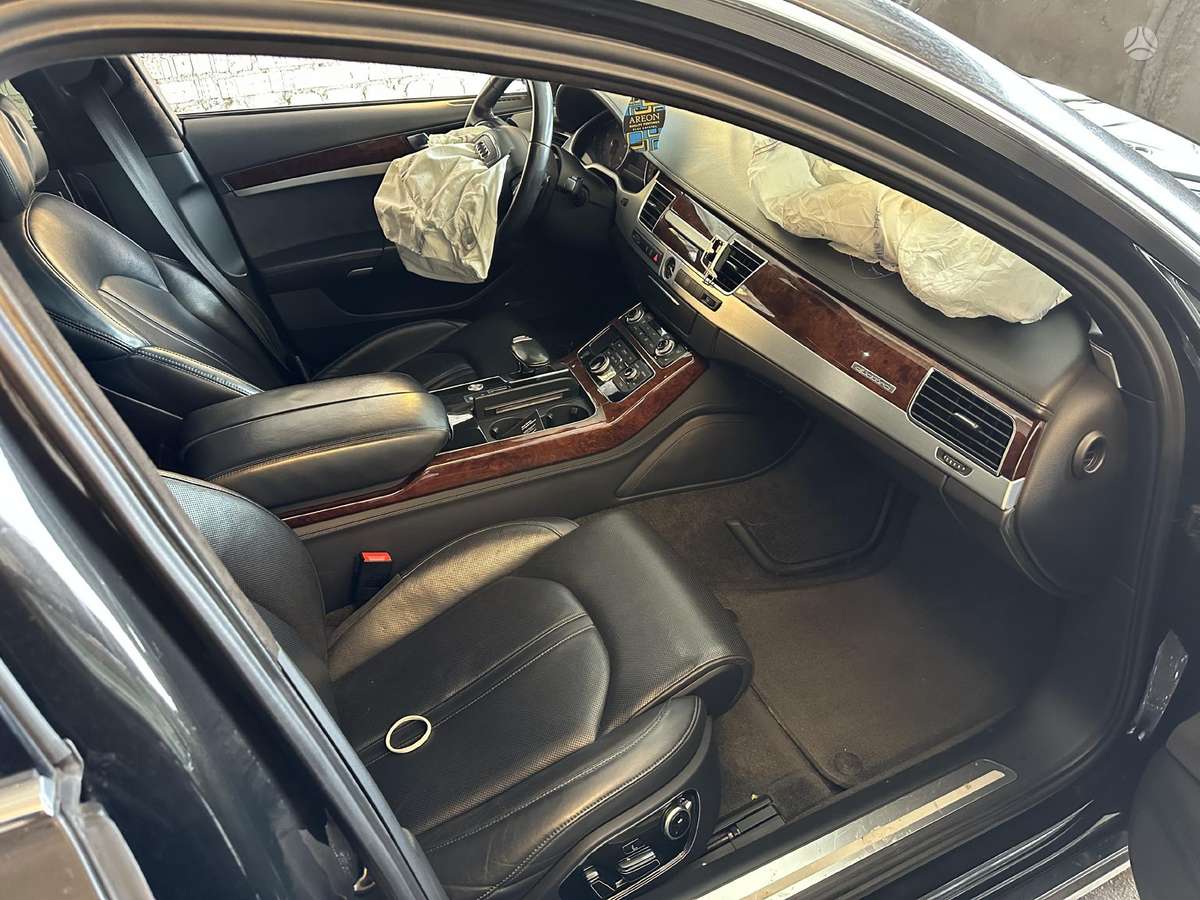 Audi A8 dalimis