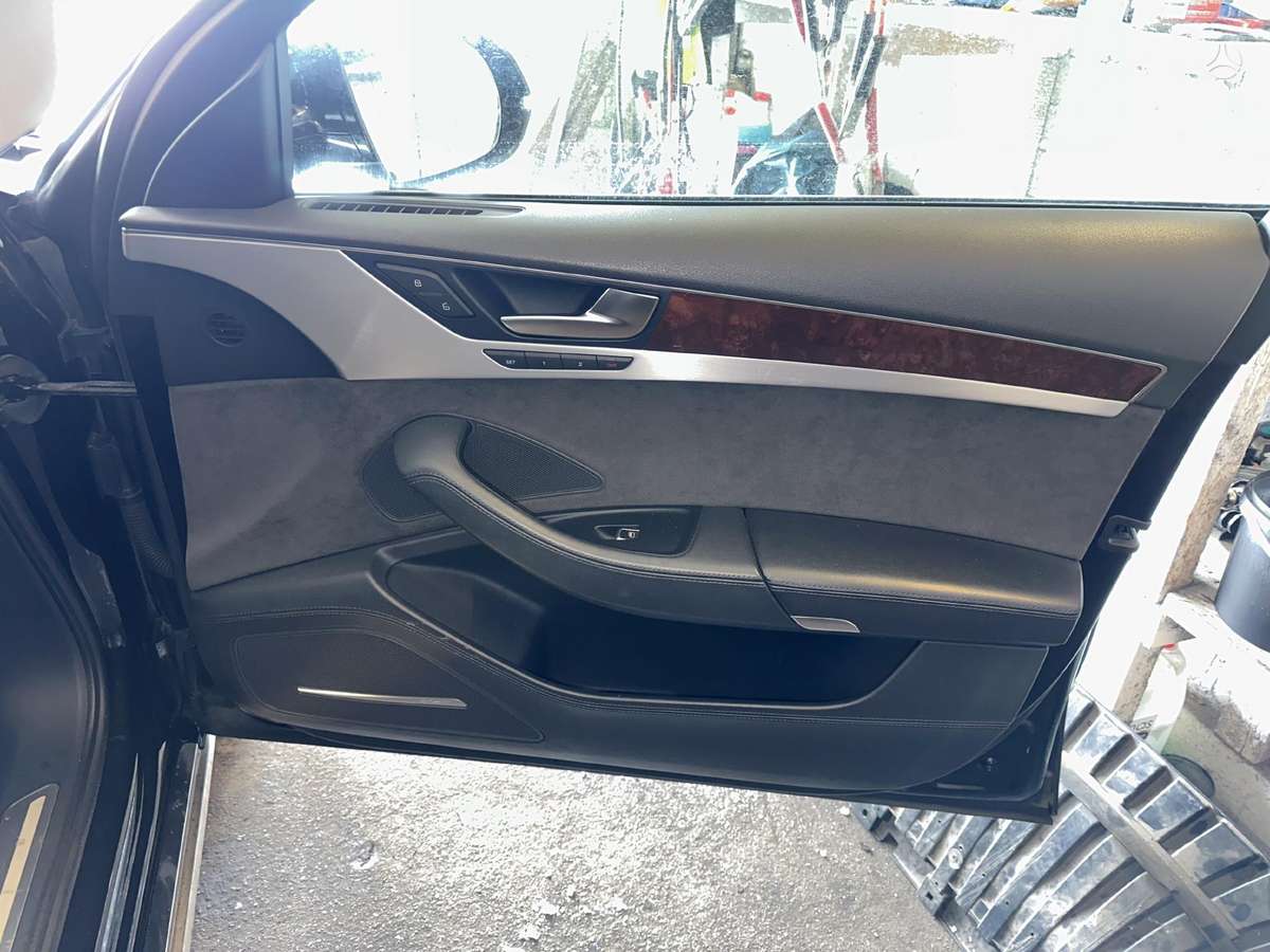 Audi A8 dalimis