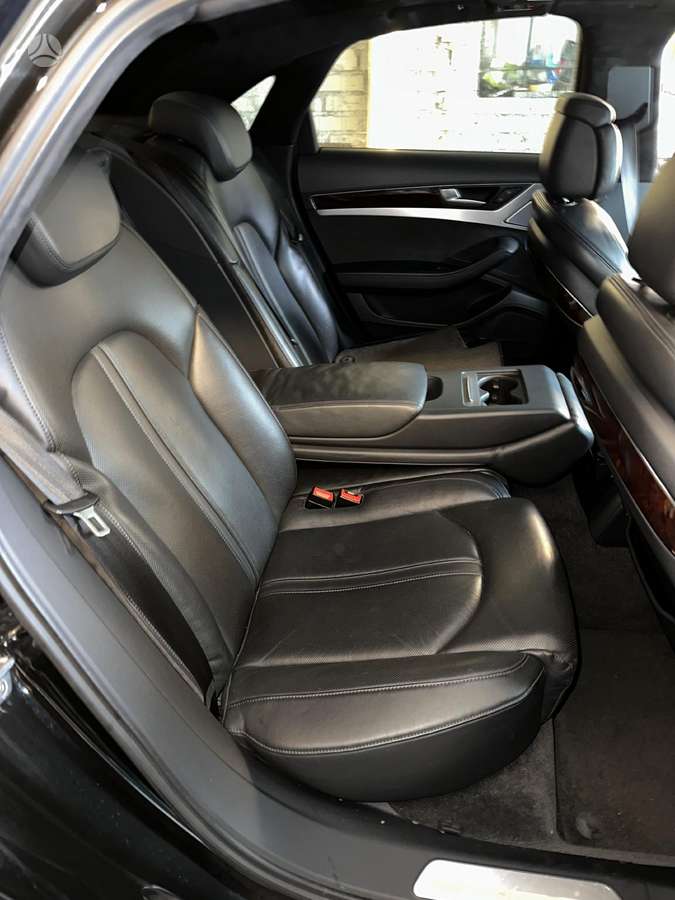 Audi A8 dalimis